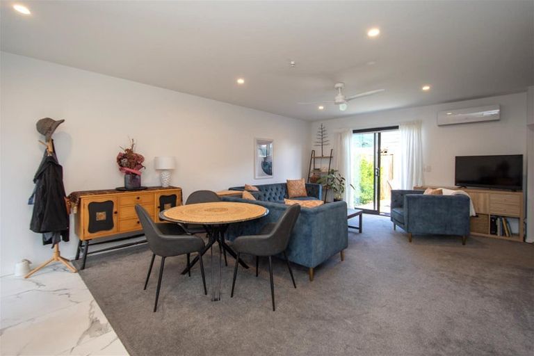 Photo of property in 2/25 Hargest Crescent, Sydenham, Christchurch, 8023