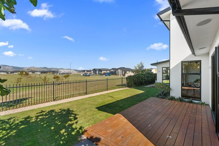 Photo of property in 33 Little Gem Road, Hornby, Christchurch, 8025