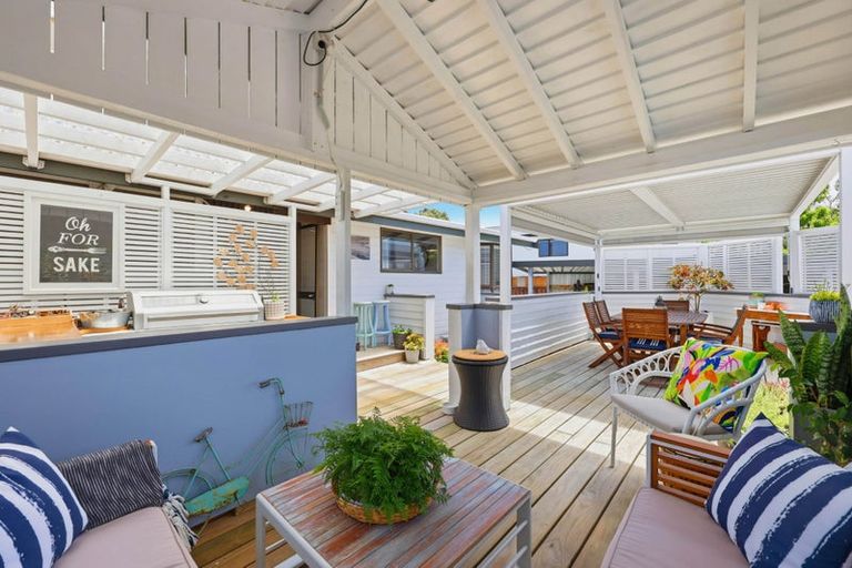 Photo of property in 6 Vela Place, Clarks Beach, 2122