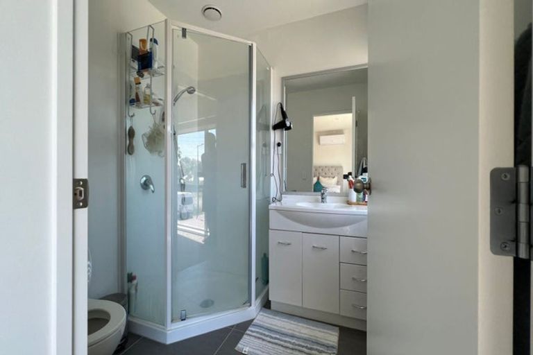 Photo of property in 10 Aeronautic Road, Takanini, 2112