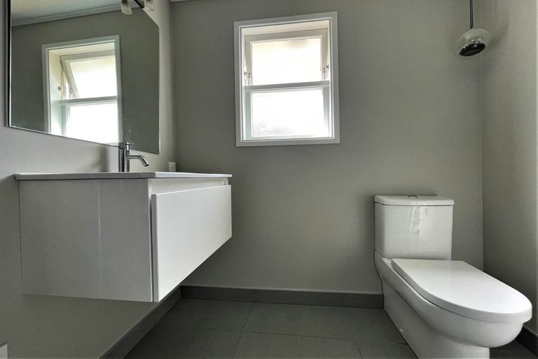 Photo of property in 21 Seon Place, Birkdale, Auckland, 0626