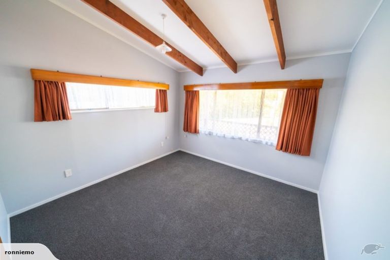 Photo of property in 2/60 Titoki Street, Te Atatu Peninsula, Auckland, 0610