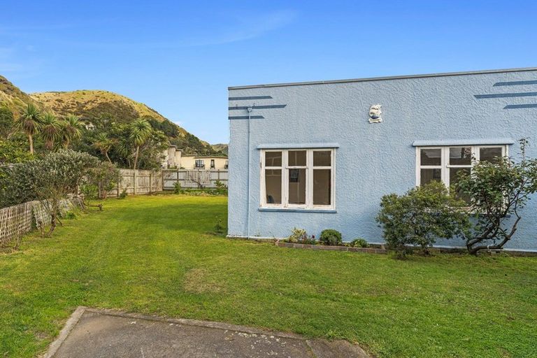 Photo of property in 8a Robertson Road, Paekakariki, 5034