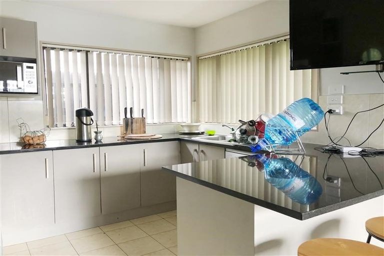 Photo of property in 318 Triangle Road, Massey, Auckland, 0614