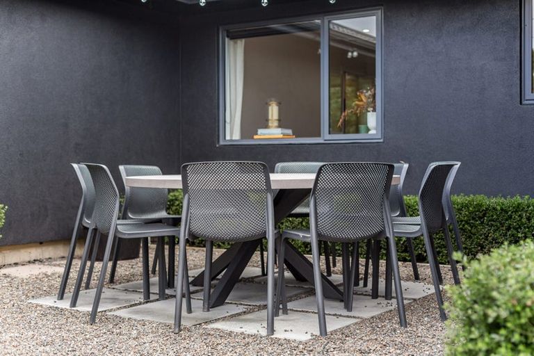 Photo of property in 8 Tararua Close, Aotea, Porirua, 5024