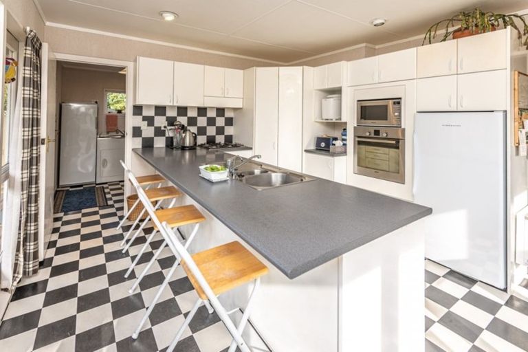 Photo of property in 52 Shakespeare Road, Bastia Hill, Whanganui, 4500