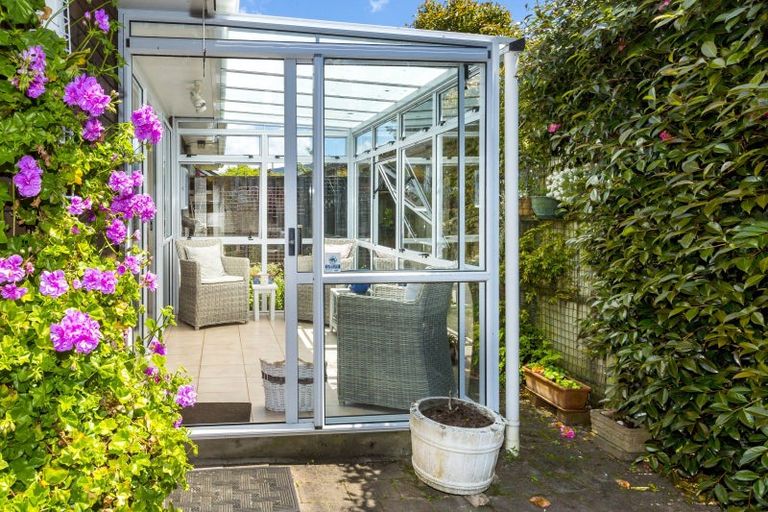 Photo of property in 1/4 Comeskey Grove, Elderslea, Upper Hutt, 5018