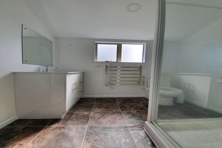 Photo of property in 8a Aplin Place, Birkdale, Auckland, 0626