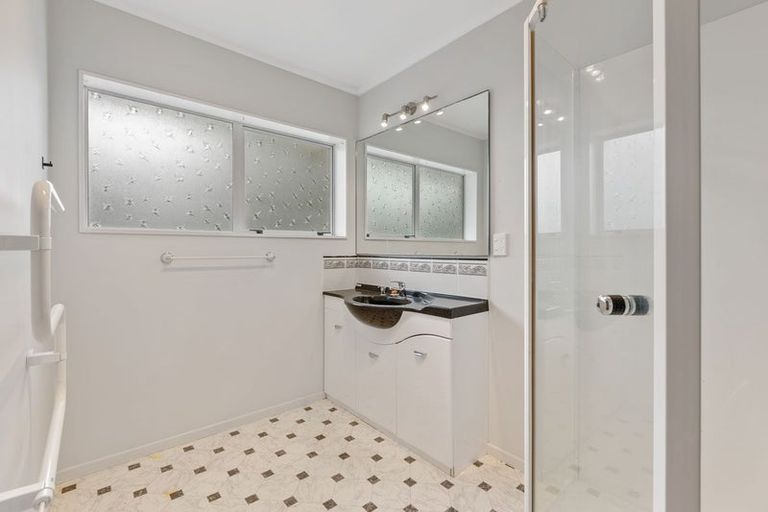 Photo of property in 2/10 Nursery Place, Westown, New Plymouth, 4310