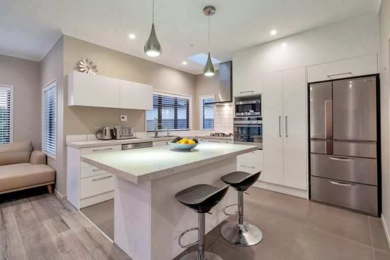 Photo of property in 12 Corsica Way, Karaka, Papakura, 2113