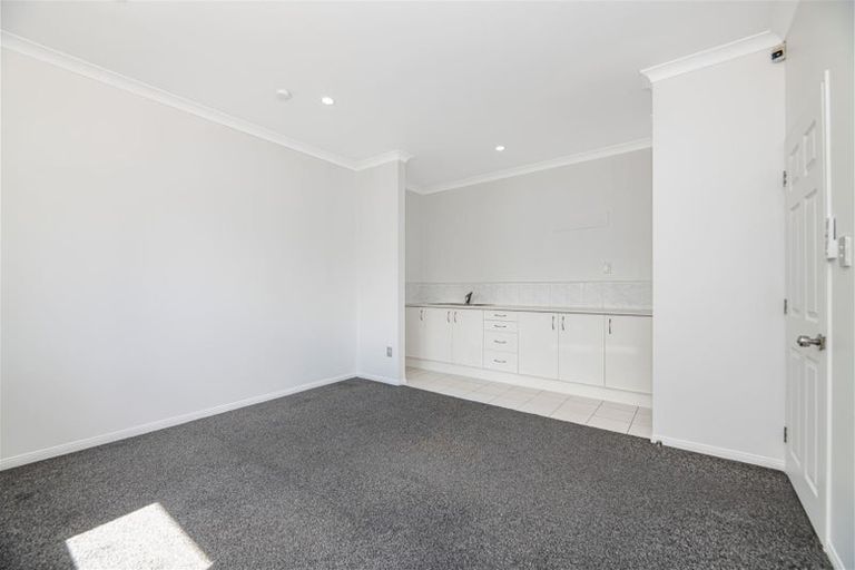 Photo of property in 76 San Valentino Drive, Henderson, Auckland, 0612