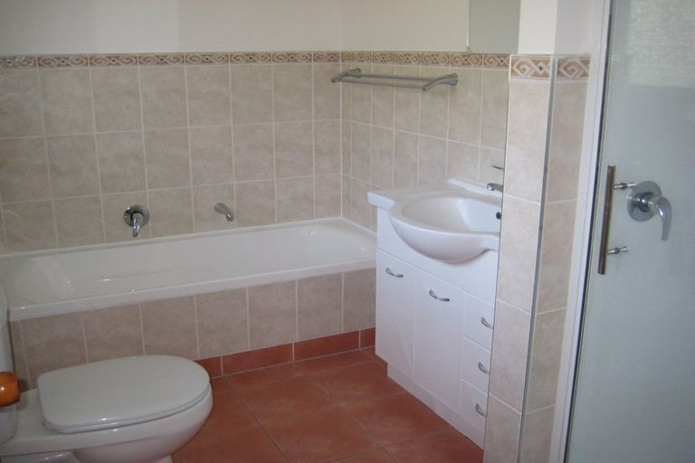 Photo of property in 75 Kennedy Avenue, Forrest Hill, Auckland, 0620