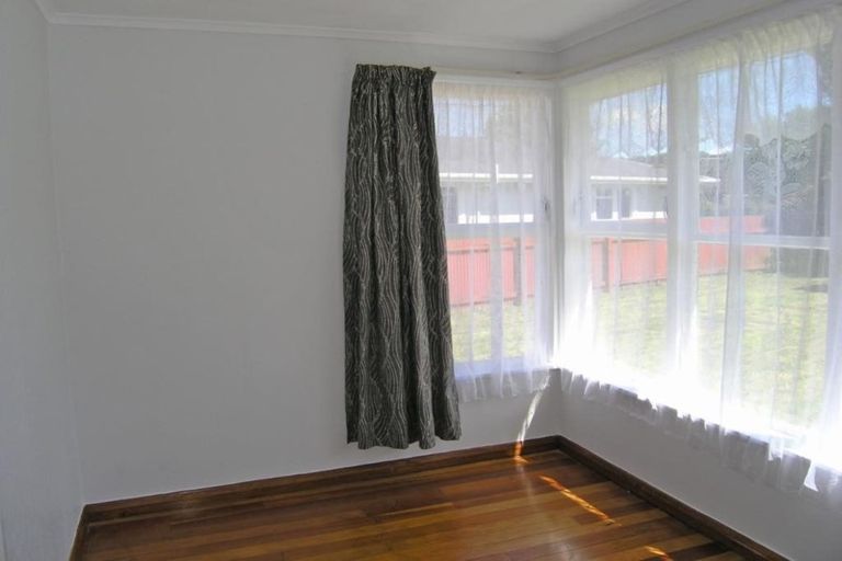 Photo of property in 5 Hollard Grove, Avalon, Lower Hutt, 5011