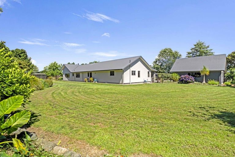 Photo of property in 424 Tararua Road, Levin, 5571