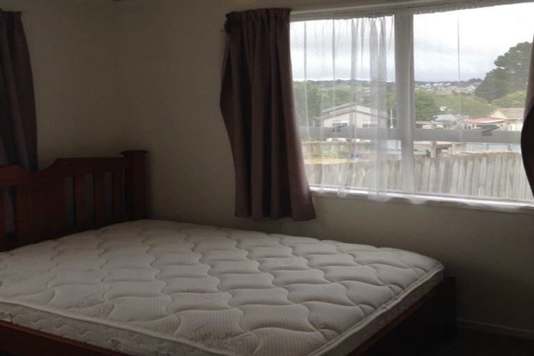 Photo of property in 28 Rena Place, West Harbour, Auckland, 0618