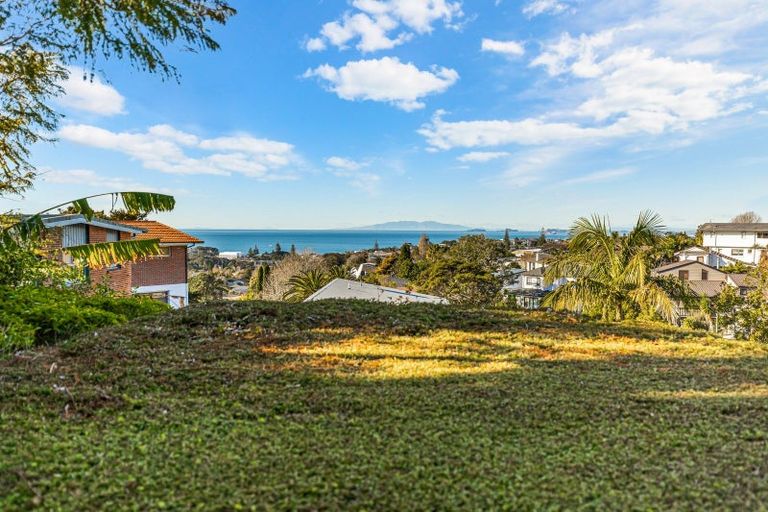 Photo of property in 2/2 Elizabeth Place, Mairangi Bay, Auckland, 0630