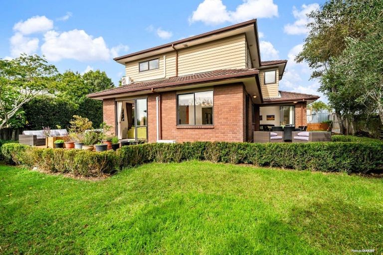 Photo of property in 8 Seamount Drive, Red Beach, 0932