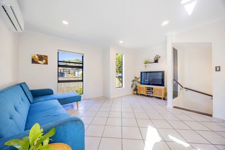 Photo of property in 7 Barnea Circle, Glen Eden, Auckland, 0602