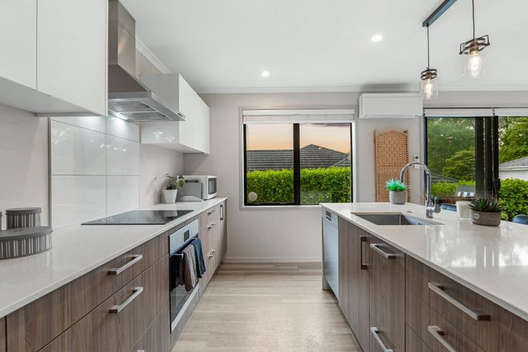 Photo of property in 8 Grenache Way, Kumeu, 0810