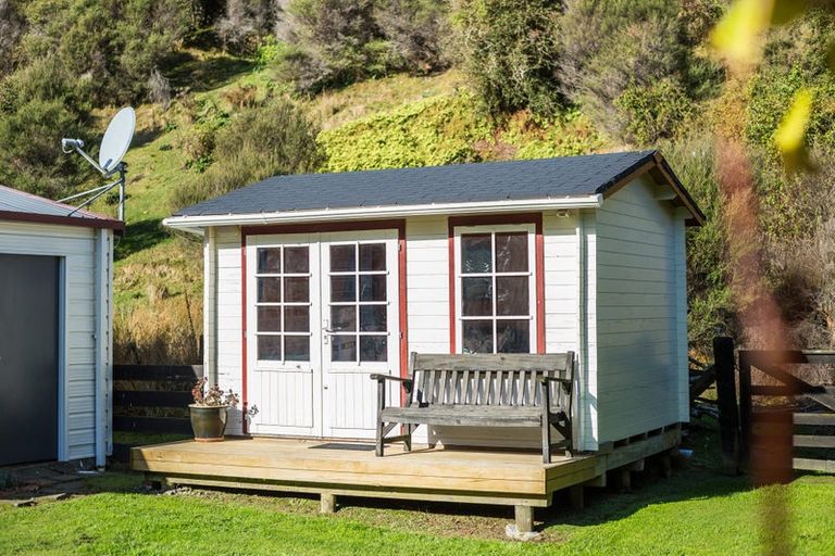 Photo of property in 26 Ngatiawa Road, Reikorangi, Waikanae, 5391