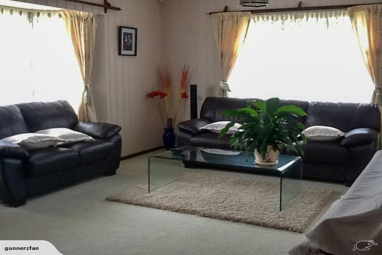 Photo of property in 1/150a Prince Regent Drive, Half Moon Bay, Auckland, 2012