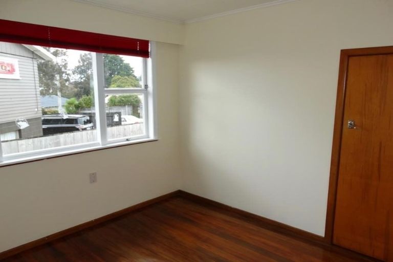 Photo of property in 22 Cron Avenue, Te Atatu South, Auckland, 0610