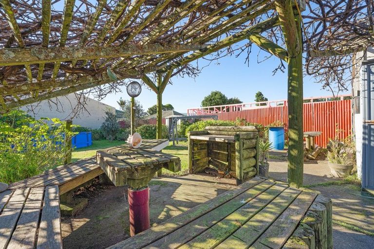 Photo of property in 8 Harbour Street, Moturoa, New Plymouth, 4310