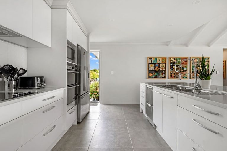 Photo of property in 18 Kaipara Lake Road, South Head, Helensville, 0874