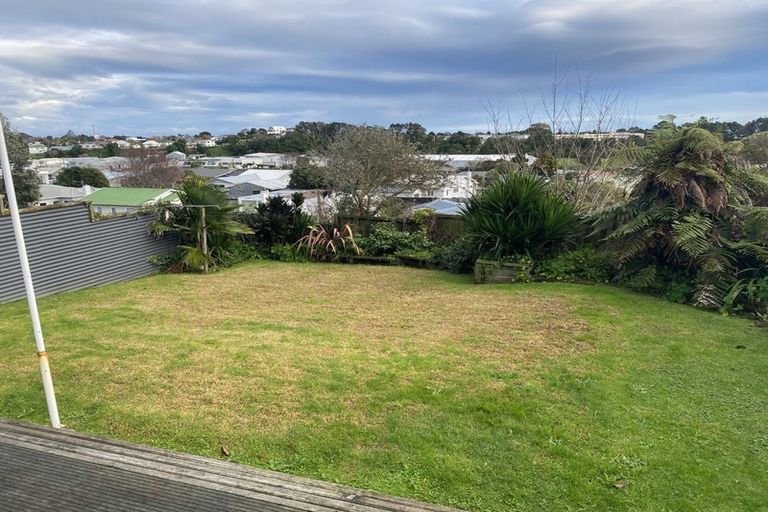 Photo of property in 31 Queens Road, Glen Avon, New Plymouth, 4312