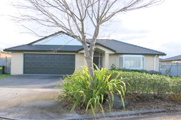 Photo of property in 18 Naul Place, East Tamaki Heights, Auckland, 2016
