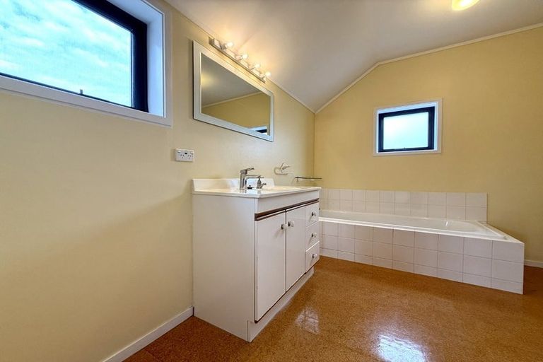 Photo of property in 42 Roland Road, Greenhithe, Auckland, 0632