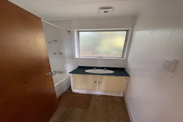 Photo of property in 1 Hewlett Road, Massey, Auckland, 0614