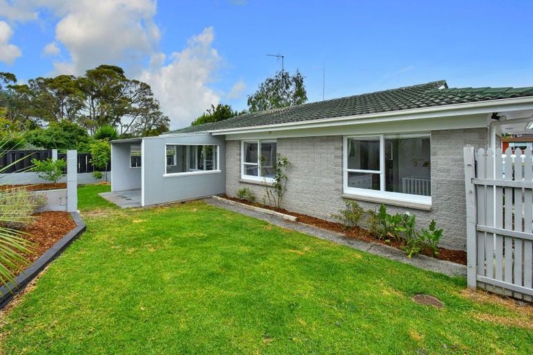 Photo of property in 2/5 Ashdown Place, Pahurehure, Papakura, 2113