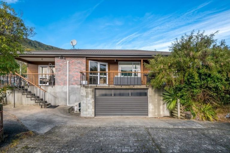 Photo of property in 289 Waikawa Road, Waikawa, Picton, 7220