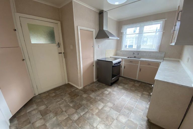 Photo of property in 85 Featherston Street, Takaro, Palmerston North, 4412