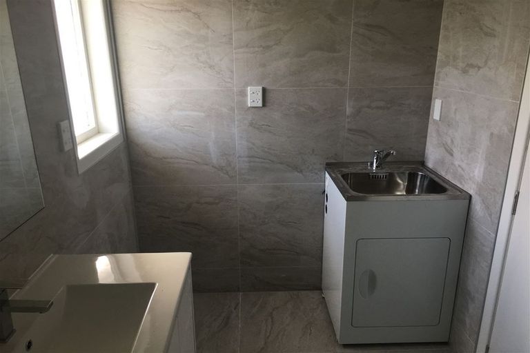 Photo of property in 92 Swanson Road, Henderson, Auckland, 0610