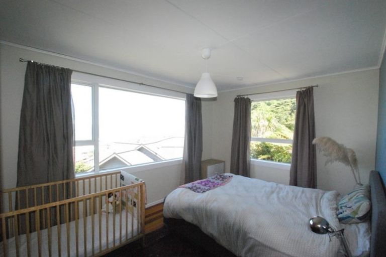 Photo of property in 36 Rakeiora Grove, Korokoro, Lower Hutt, 5012
