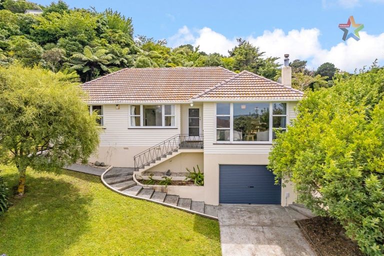 Photo of property in 27 Magnolia Grove, Maungaraki, Lower Hutt, 5010
