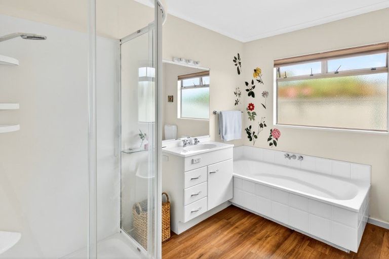 Photo of property in 13 Aintree Place, Taradale, Napier, 4112