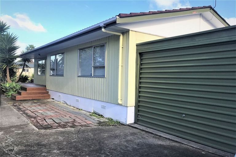 Photo of property in 1/322 Royal Road, Massey, Auckland, 0614