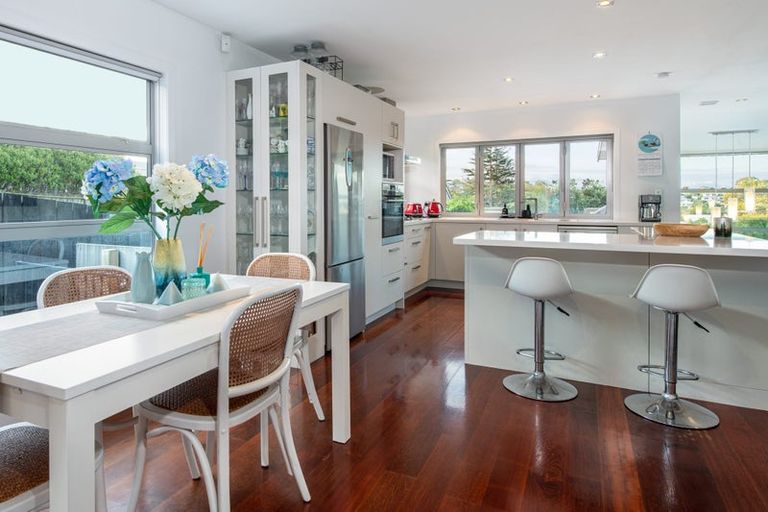 Photo of property in 18 Beulah Avenue, Rothesay Bay, Auckland, 0630