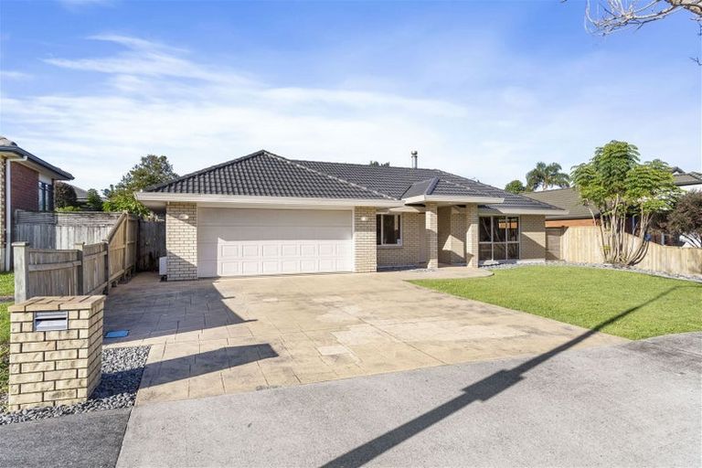 Photo of property in 29 Newbliss Crescent, East Tamaki Heights, Auckland, 2016