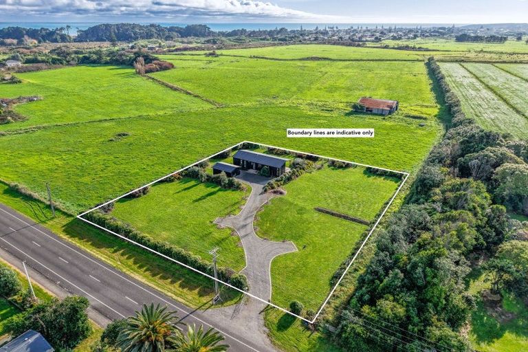 Photo of property in 128 Rangiuru Road, Otaki Beach, Otaki, 5512