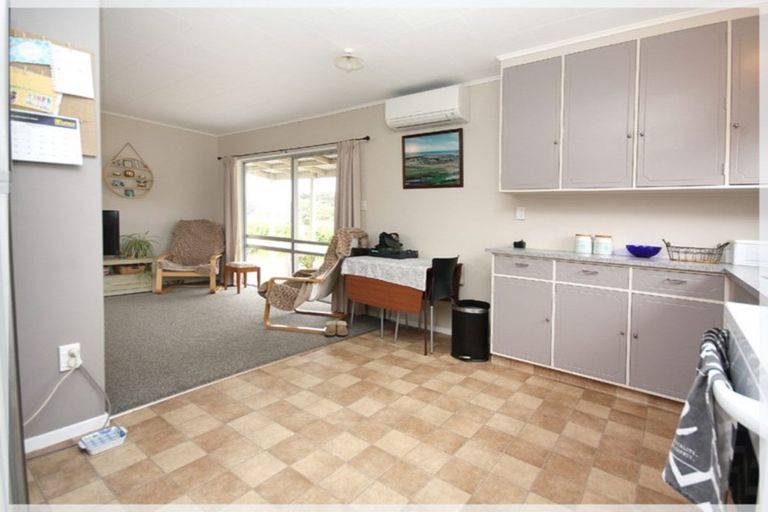 Photo of property in 14 Punga Street, Tangimoana, 4822