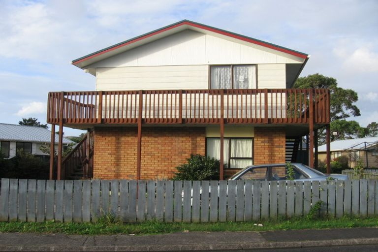 Photo of property in 8 Glen Close, Glen Eden, Auckland, 0602