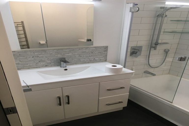 Photo of property in Luxford Villas, 115/72 Herald Street, Berhampore, Wellington, 6023