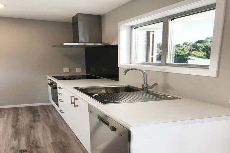 Photo of property in 3/14 Atkinson Street, Newlands, Wellington, 6037