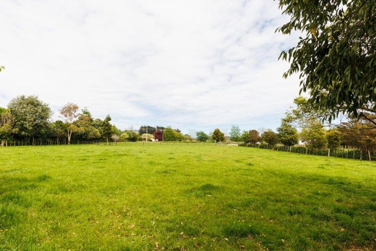 Photo of property in 279 Tararua Road, Levin, 5571