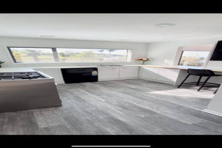 Photo of property in 11a Orewa Heights Crescent, Orewa, 0931