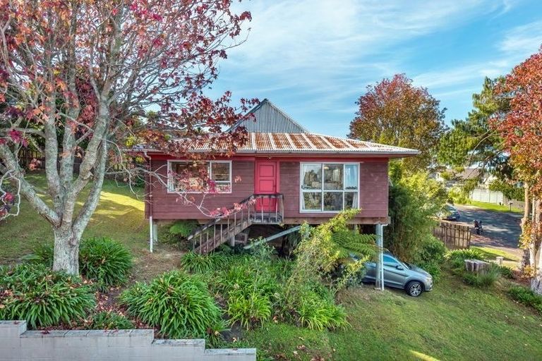 Photo of property in 27 Glen Vista Place, Bayview, Auckland, 0629